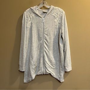 Chicos Zenergy Womens Jacket Sweatshirt Size 1 Gray Full Zip Long Shark bite